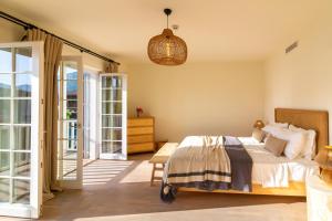 Postel nebo postele na pokoji v ubytování Portvillas by Villa Safiya
