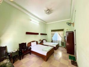 Ένα ή περισσότερα κρεβάτια σε δωμάτιο στο OYO 1297 Hotel Hung Lam +16 φωτογραφίες