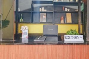 Кухня или мини-кухня в Valley Ciater Subang Mitra RedDoorz
 +14 фотографий