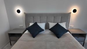 Ліжко або ліжка в номері Palma Village by Greek Pride Hotels