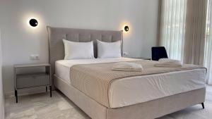 Ліжко або ліжка в номері Palma Village by Greek Pride Hotels