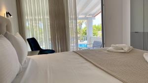 Ліжко або ліжка в номері Palma Village by Greek Pride Hotels
