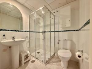 Kúpeľňa v ubytovaní Apartamentos APOLO16 (I-15º-70)
