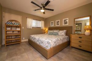 Postel nebo postele na pokoji v ubytování Kihei Beach Resort 201 + 35 fotografií