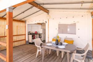 Kuchyň nebo kuchyňský kout v ubytování Glamping Tents - Camp Adriatic + 37 fotografií
