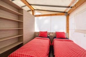 Postel nebo postele na pokoji v ubytování Glamping Tents - Camp Adriatic