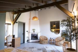 a living room with a fireplace and wicker chairs at Akkızhan Otel in Karaagac