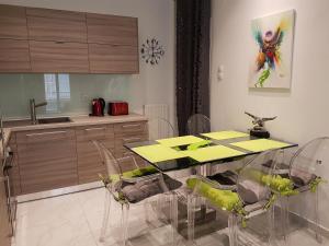 a kitchen with a table and chairs in a room at Laura White Tower Apartment in Thessaloniki