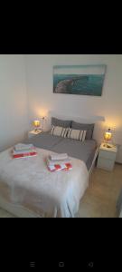 Ένα ή περισσότερα κρεβάτια σε δωμάτιο στο Alice’s Wonderland - Oleza Garden - Pool & garden View