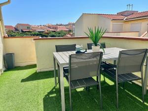 Balkón alebo terasa v ubytovaní Amour à la plage, appartement climatisé, terrasse à Barcares à deux pas de la plage
