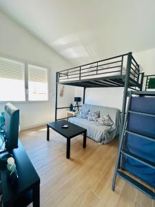 Posteľ alebo postele v izbe v ubytovaní Amour à la plage, appartement climatisé, terrasse à Barcares à deux pas de la plage