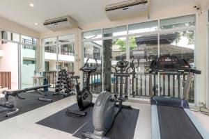 Fitness centrum a/nebo fitness zařízení v ubytování Patong Lodge Hotel - SHA Extra Plus