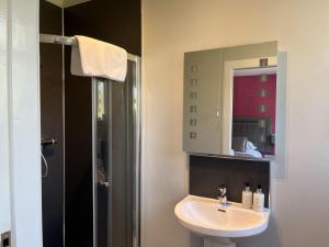 Ένα μπάνιο στο Vicarsford Farmhouse +13 φωτογραφίες