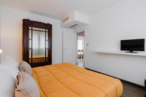 Telewizja i/lub zestaw kina domowego w obiekcie Suite Rosso & Nero - Lecce Selection