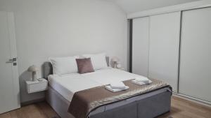 Ένα ή περισσότερα κρεβάτια σε δωμάτιο στο Apartment MAYA