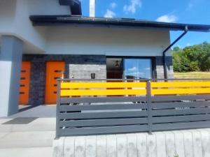 Balkon lub taras w obiekcie Przepiękny apartament ORANGE z widokiem na Skrzyczne - Sun&Sport
