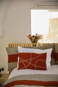 Ένα ή περισσότερα κρεβάτια σε δωμάτιο στο Unique guest room in the heart of Provence "The Secret of the Stones" +24 φωτογραφίες