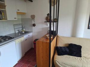 Kuchyňa alebo kuchynka v ubytovaní Studio pour 6 pers, Villard-de-Lans, parking, proche centre, navette gratuite - FR-1-689-71