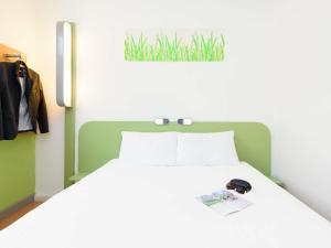 Ein Bett oder Betten in einem Zimmer der Unterkunft Ibis Budget Bilbao Arrigorriaga