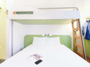 Ein Bett oder Betten in einem Zimmer der Unterkunft Ibis Budget Bilbao Arrigorriaga