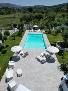 an overhead view of a swimming pool with chairs and umbrellas at Villa GioEle - Pool & Relax in Mandra Capreria +16 photos