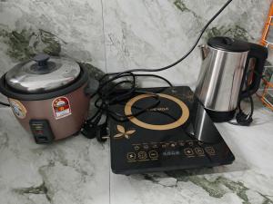Kemudahan buat kopi dan teh di HOMESTAY DATUL BANTING #5, 1bilik 4-6org, Near Jenjarom, HargaB40, Mvslim shj, #NO TOWEL