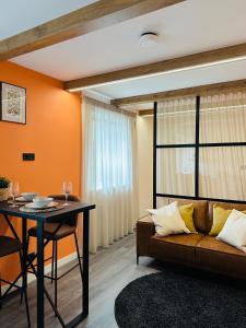 Et opholdsområde på Colorful Apartments O