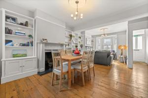 a dining room and living room with a table and chairs at Reading Station - Modern Home with its own Garden Sleeps 6 in Reading