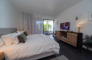 Voodi või voodid majutusasutuse Best Flat in Corossol with Ocean Views toas