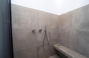 Vannituba majutusasutuses Best Flat in Corossol with Ocean Views