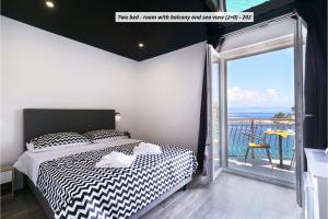 Postel nebo postele na pokoji v ubytování Hotel ROYAL RINA