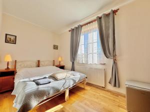 a bedroom with a bed and a window at Willa Tradycja in Łeba