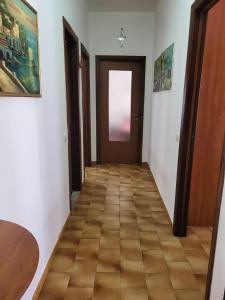 a hallway with a door and a wooden floor at Il Parco Passolara in Acciaroli +25 photos