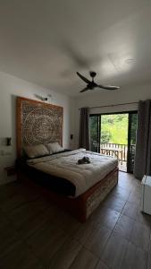 Postel nebo postele na pokoji v ubytování Samui Hills Resort