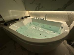 Koupelna v ubytování Milano Navigli Corte Bella + 46 fotografií