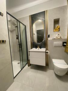 Koupelna v ubytování Apartment and rooms EL + 27 fotografií