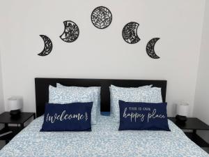 a bedroom with a bed with two pillows and a heart at Petit appartement central Chimay in Chimay