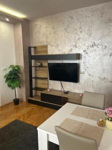a living room with a flat screen tv on a wall at Centar stan na dan Ub in Ub