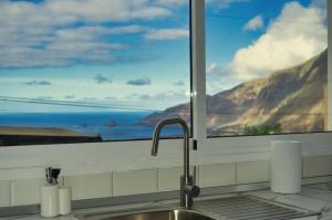 a kitchen sink and a window with a mountain view at La Ladera in Frontera