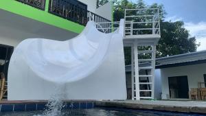 Bazén v ubytování Samui Hills Resort nebo v jeho okolí