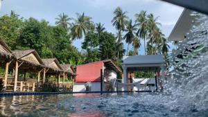 Bazén v ubytování Samui Hills Resort nebo v jeho okolí