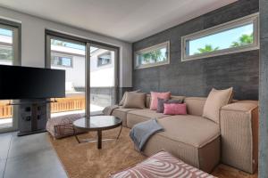 a living room with a couch and a flat screen tv at Casita Max in Costa Teguise