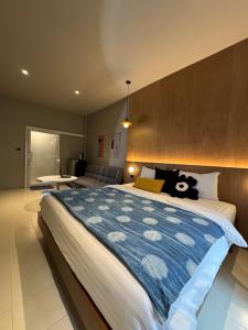 Llit o llits en una habitació de LAZYDAY IN NIMMAN