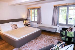 Letto o letti in una camera di Hotel Lakeview bei Interlaken