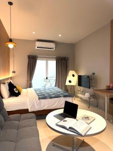 Llit o llits en una habitació de LAZYDAY IN NIMMAN