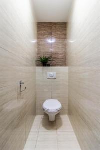 Phòng tắm tại CityStay Młodych Techników