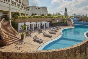 Swimming pool sa o malapit sa Summit Ridge Tagaytay