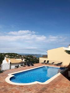 une piscine au sommet d'un immeuble dans l'établissement Begur Sunset 2 bedroom loft close to the center of Begur. With terrace and gorgeous sea views H42, à Begur