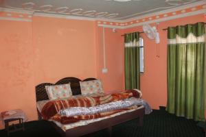 Voodi või voodid majutusasutuse Hotel O Raj Shah Hotel And Resturant toas