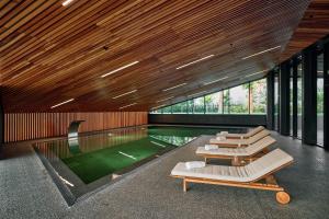 a room with a pool with a table and chairs at Heritage Hotel Kurija Mihalović in FeriÄanci